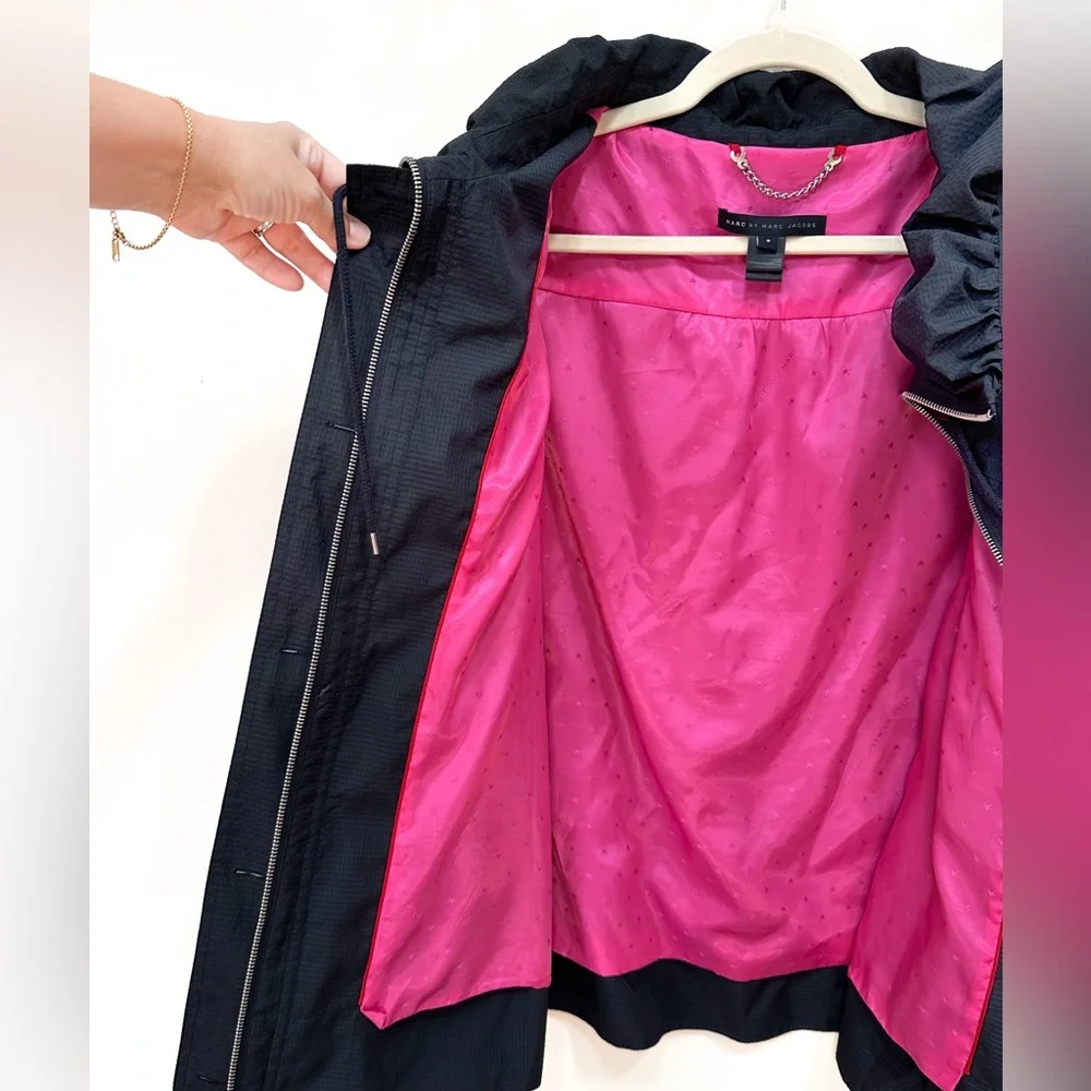 Marc by Marc Jakobs Black Rain Coat Lightweight Jacket Pink Lining Zip & Button